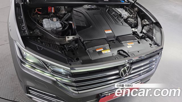 Volkswagen Touareg (III) 3.0 TDI Prestige 2023 — фото 6