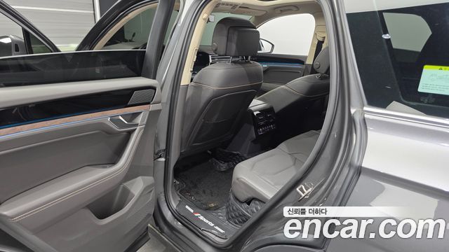 Volkswagen Touareg (III) 3.0 TDI Prestige 2023 — фото 11