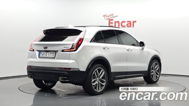 Cadillac XT4 2.0 Sport AWD 2023 — фото 2