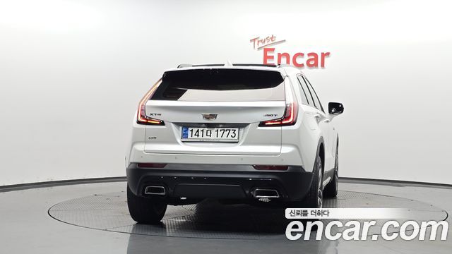 Cadillac XT4 2.0 Sport AWD 2023 — фото 4