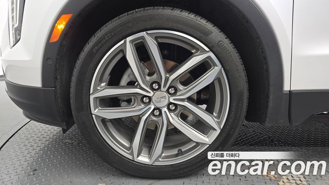 Cadillac XT4 2.0 Sport AWD 2023 — фото 5