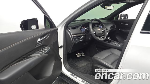 Cadillac XT4 2.0 Sport AWD 2023 — фото 10