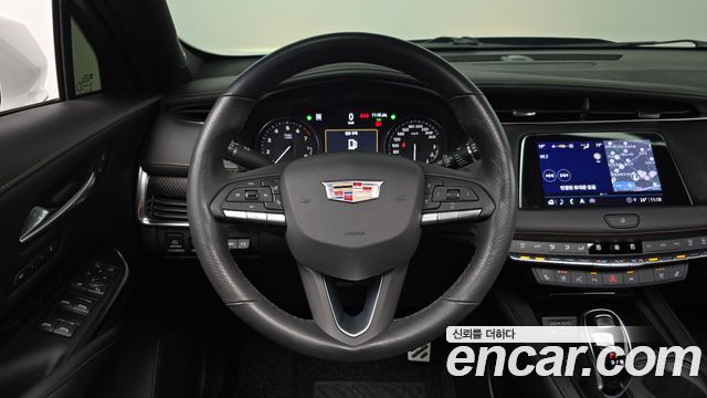 Cadillac XT4 2.0 Sport AWD 2023 — фото 13