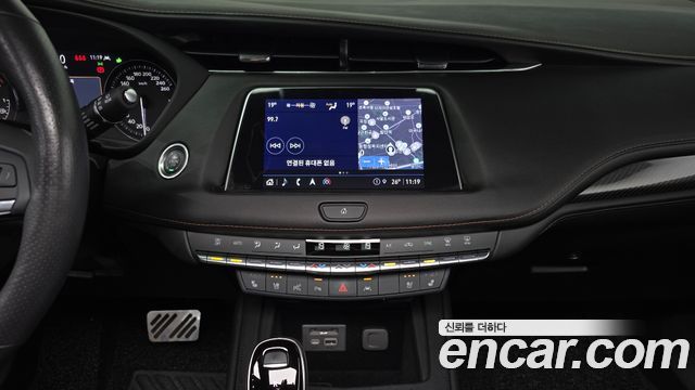Cadillac XT4 2.0 Sport AWD 2023 — фото 14