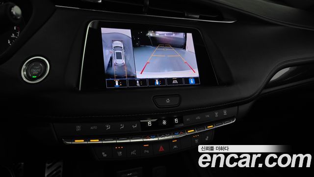 Cadillac XT4 2.0 Sport AWD 2023 — фото 15