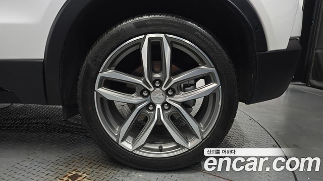 Cadillac XT4 2.0 Sport AWD 2023 — фото 21