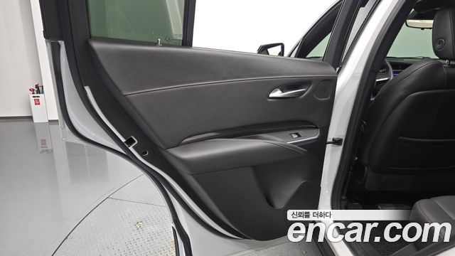 Cadillac XT4 2.0 Sport AWD 2023 — фото 25