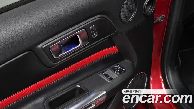 Ford Mustang Coupe 2023 — фото 16