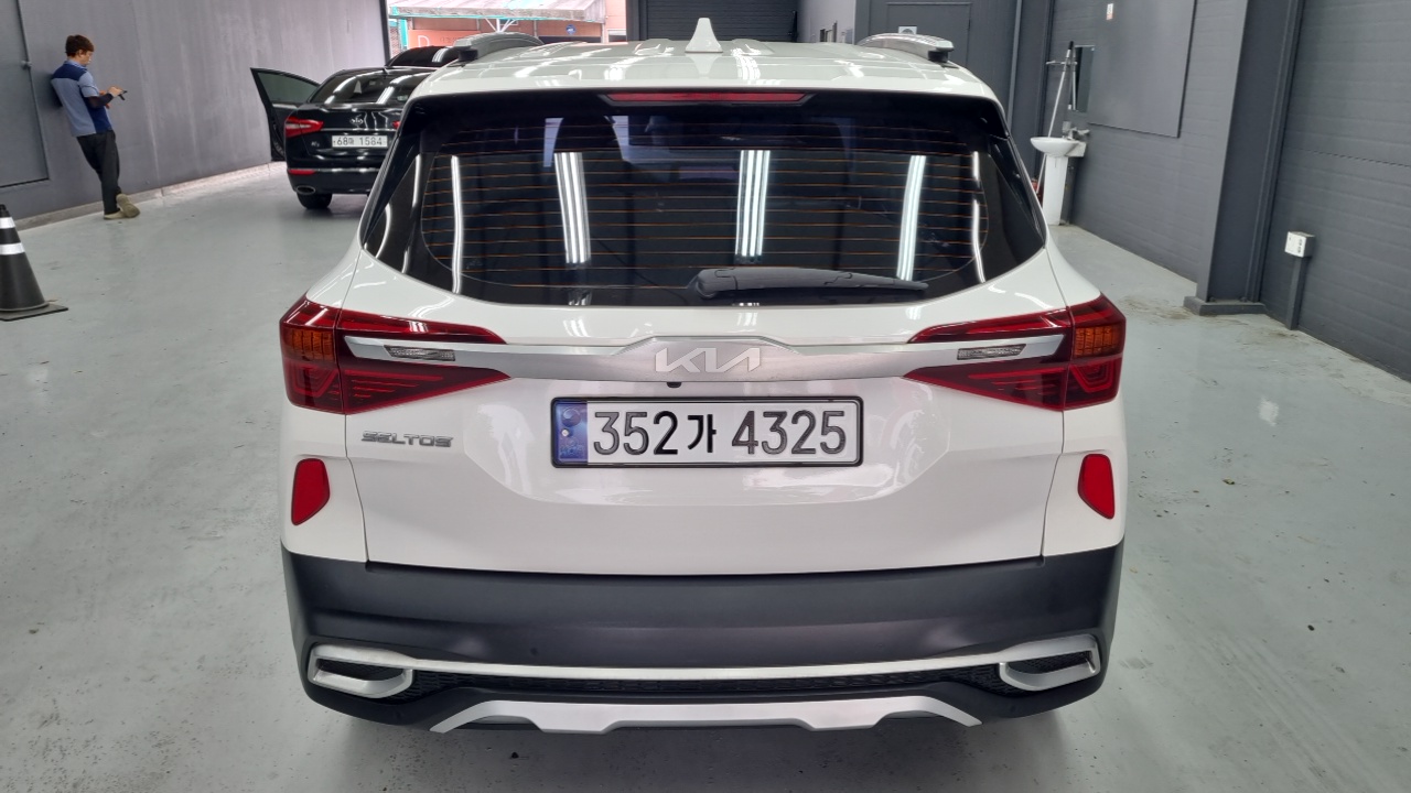 Kia Seltos Gasoline 1.6 Turbo 2WD Signature 2023 — фото 4
