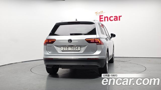 Volkswagen Tiguan (II) 2.0 TDI Premium 2018 — фото 4