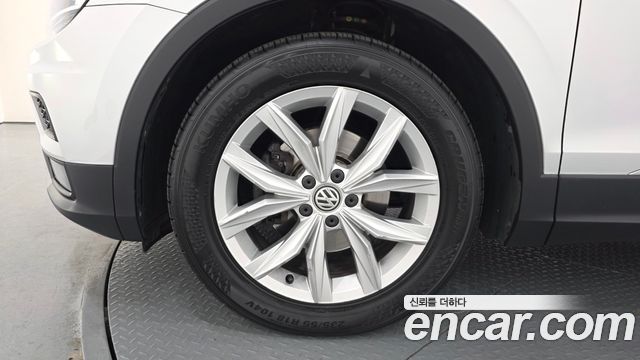 Volkswagen Tiguan (II) 2.0 TDI Premium 2018 — фото 5