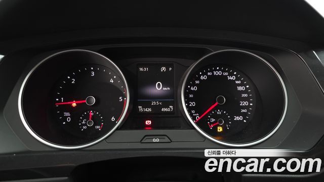Volkswagen Tiguan (II) 2.0 TDI Premium 2018 — фото 8