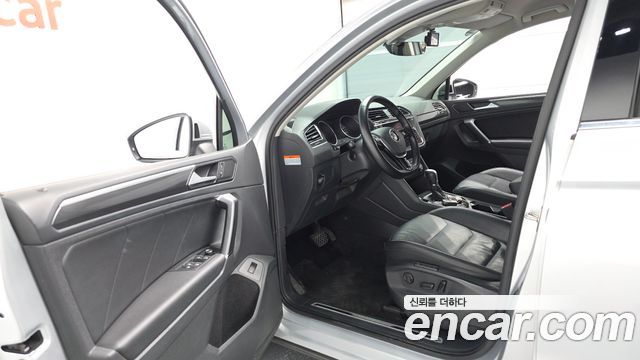 Volkswagen Tiguan (II) 2.0 TDI Premium 2018 — фото 10