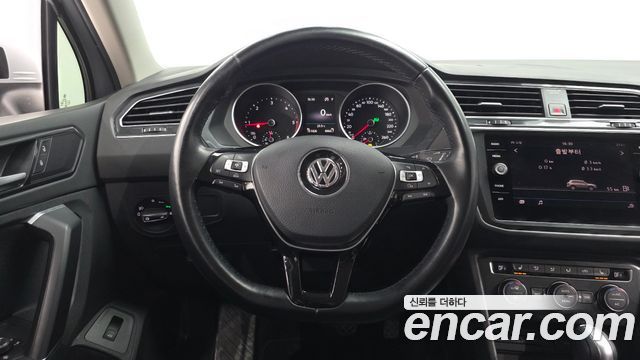 Volkswagen Tiguan (II) 2.0 TDI Premium 2018 — фото 17