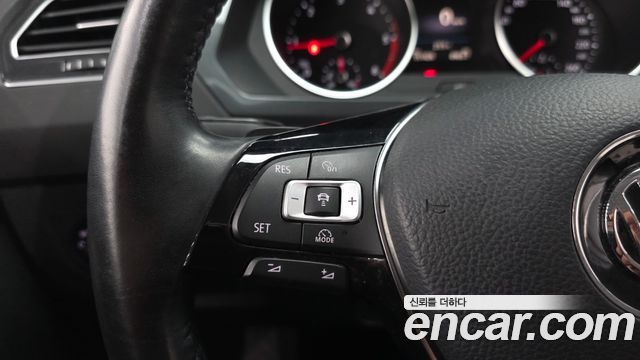 Volkswagen Tiguan (II) 2.0 TDI Premium 2018 — фото 21