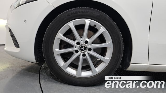 Mercedes-Benz A-Class (W177) A220 Sedan 2020 — фото 5