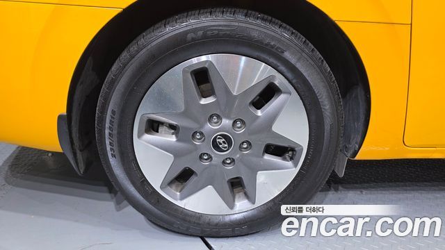 Hyundai Staria L3.5  Kinder Safety Car 15-Seater 2023 — фото 5