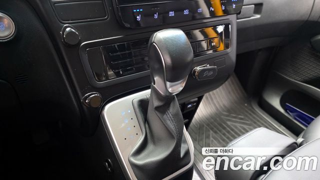 Hyundai Staria L3.5  Kinder Safety Car 15-Seater 2023 — фото 9