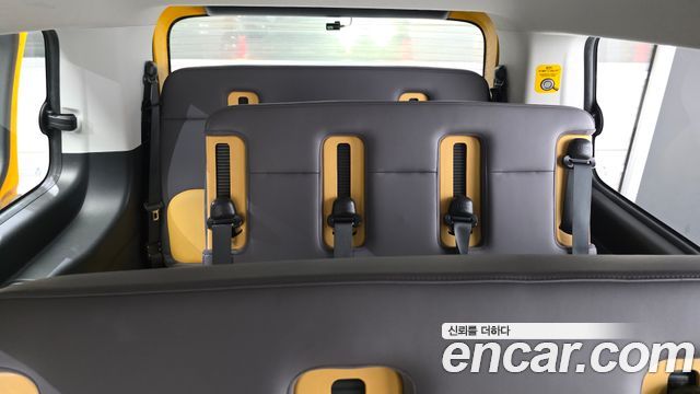 Hyundai Staria L3.5  Kinder Safety Car 15-Seater 2023 — фото 13