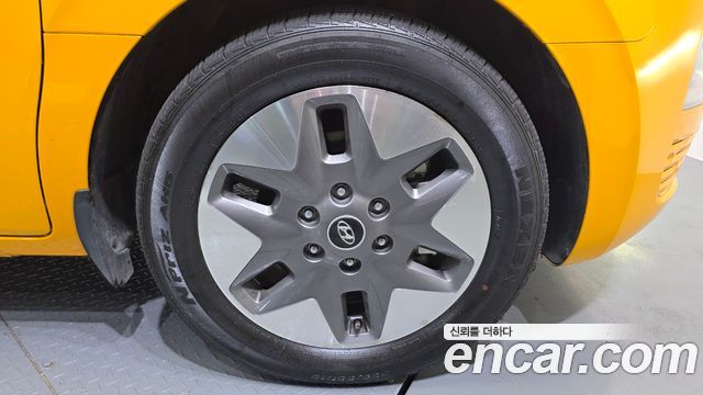 Hyundai Staria L3.5  Kinder Safety Car 15-Seater 2023 — фото 21