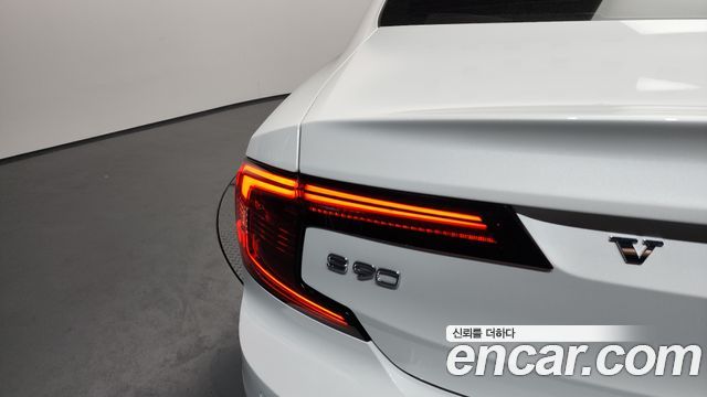 Volvo S90 T8 AWD Inscription 2021 — фото 23