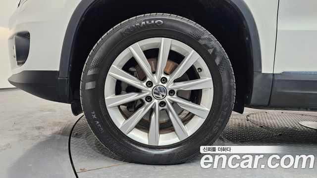 Volkswagen Tiguan 2.0 TDI Comfort 5N 2013 — фото 5