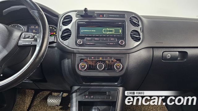 Volkswagen Tiguan 2.0 TDI Comfort 5N 2013 — фото 13