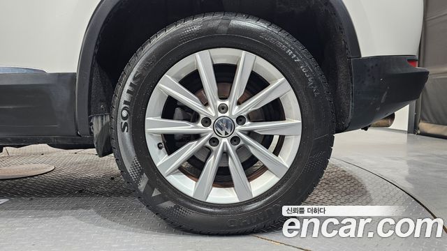 Volkswagen Tiguan 2.0 TDI Comfort 5N 2013 — фото 21