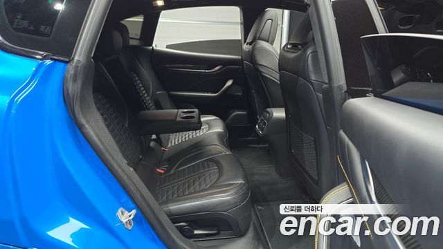 Maserati Levante 3.0 S AWD F Tributo 2021 — фото 15