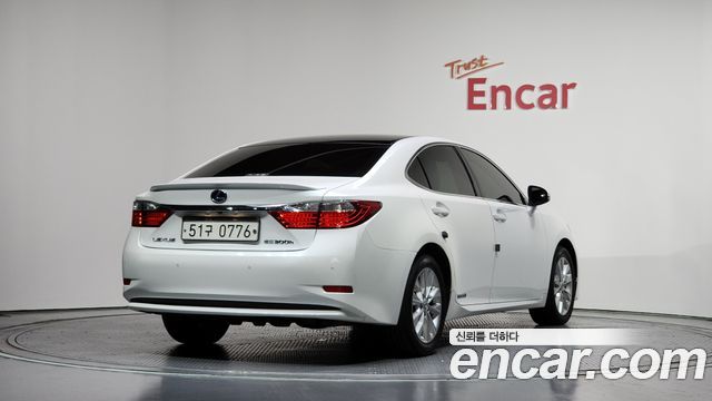 Lexus ES300h Executive XV60 2013 — фото 2