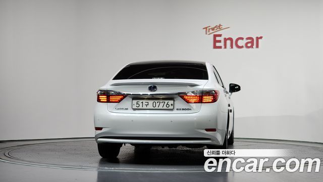 Lexus ES300h Executive XV60 2013 — фото 4