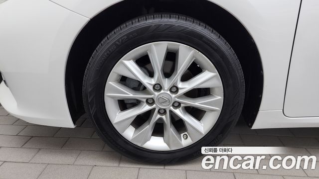 Lexus ES300h Executive XV60 2013 — фото 5