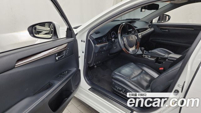 Lexus ES300h Executive XV60 2013 — фото 10