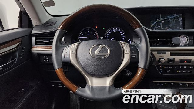 Lexus ES300h Executive XV60 2013 — фото 13
