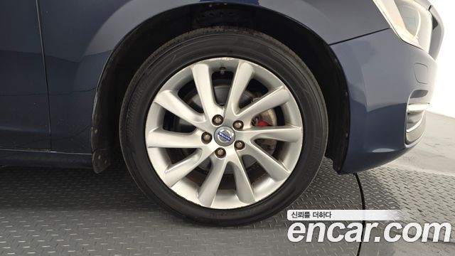 Volvo S60 D2 2nd 2014 — фото 27