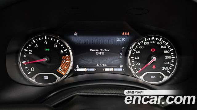 Jeep Renegade 1.3 Limited 2023 — фото 8