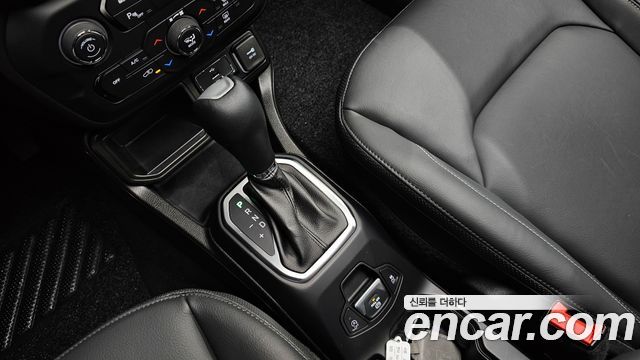 Jeep Renegade 1.3 Limited 2023 — фото 9