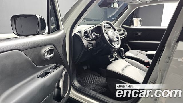 Jeep Renegade 1.3 Limited 2023 — фото 10