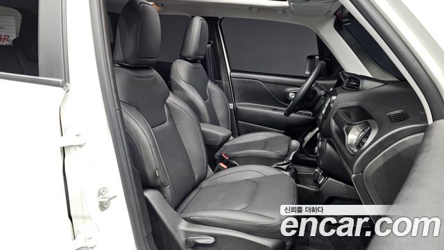 Jeep Renegade 1.3 Limited 2023 — фото 11