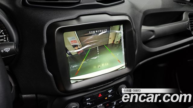 Jeep Renegade 1.3 Limited 2023 — фото 15