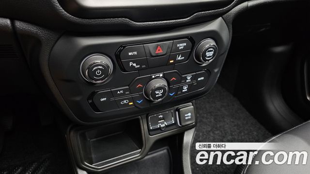 Jeep Renegade 1.3 Limited 2023 — фото 17