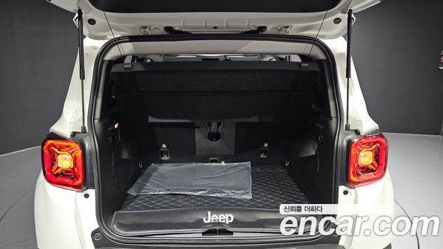 Jeep Renegade 1.3 Limited 2023 — фото 20