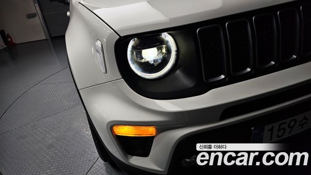 Jeep Renegade 1.3 Limited 2023 — фото 22