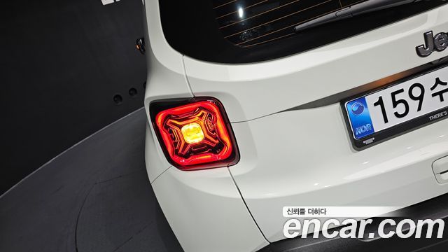Jeep Renegade 1.3 Limited 2023 — фото 23