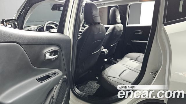 Jeep Renegade 1.3 Limited 2023 — фото 26