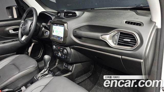 Jeep Renegade 1.3 Limited 2023 — фото 31