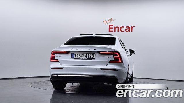 Volvo S60 (III) B5 Ultimate Bright 2024 — фото 4