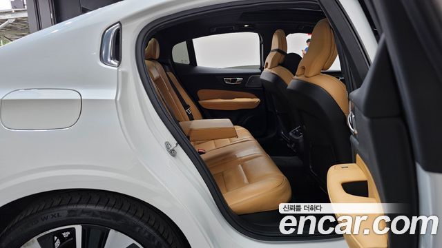 Volvo S60 (III) B5 Ultimate Bright 2024 — фото 11