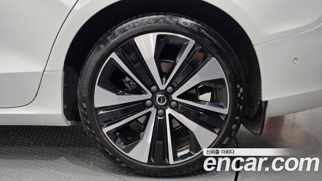 Volvo S60 (III) B5 Ultimate Bright 2024 — фото 21