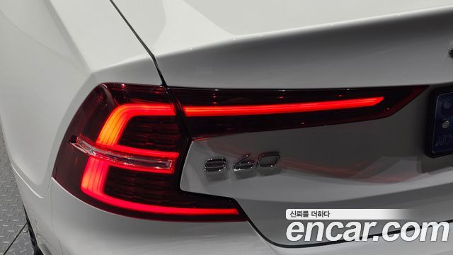 Volvo S60 (III) B5 Ultimate Bright 2024 — фото 23